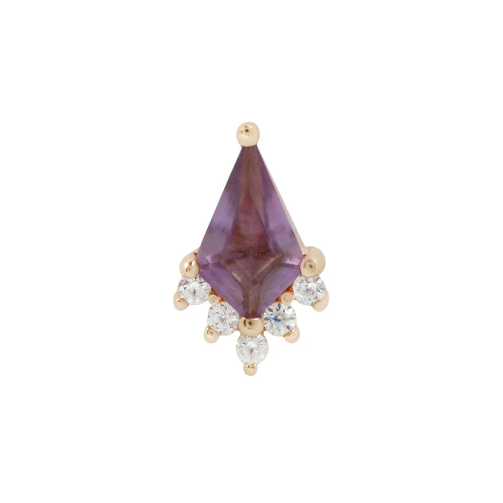 Massief 14k gouden threadless end piercing met vlieger geslepen amethist en fonkelende zirkonia’s, perfect voor conch piercing