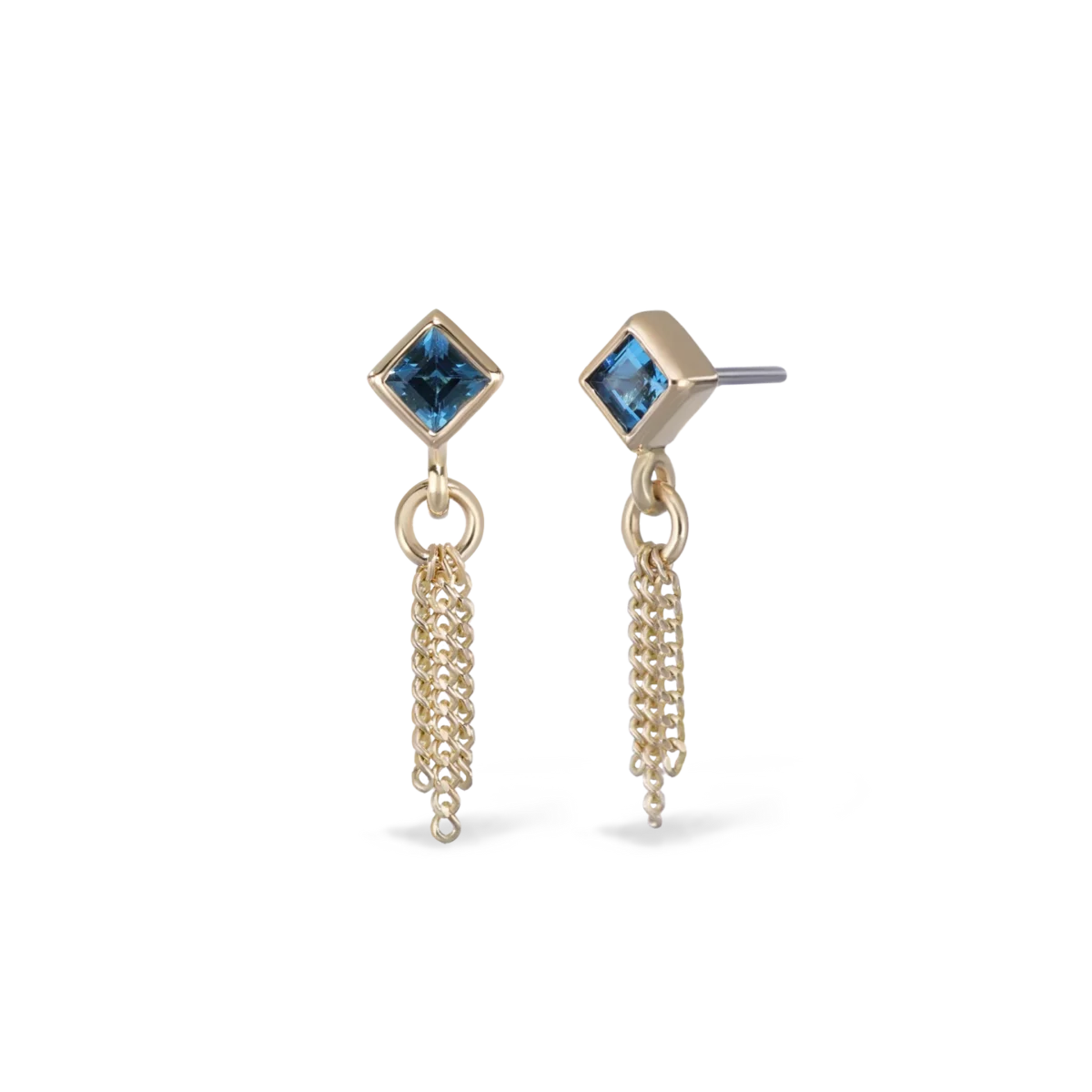 Threadless piercing met London Blue Topaz en drie curb chain tassels in 14k goud – elegant en modern design.